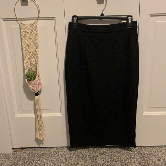 Black pencil skirt with rose pattern - Picture 1 of 5